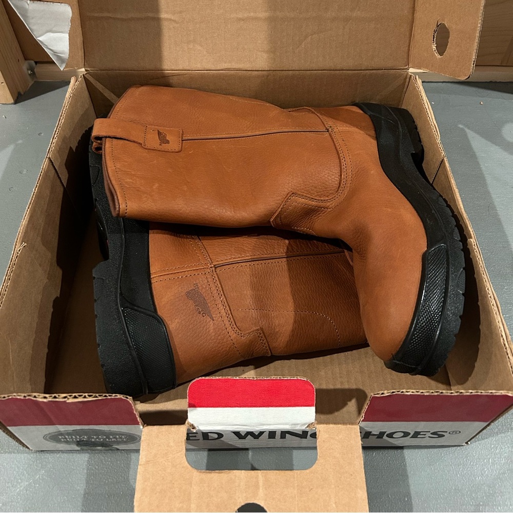 Red Wing leather boots size men’s US size 10- brand new never worn